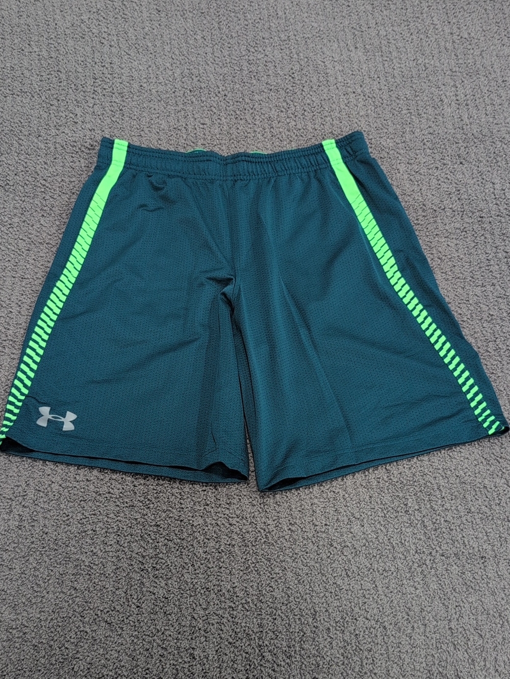 Under Armour Men's Green Loose Heat Gear Mesh Athletic Shorts